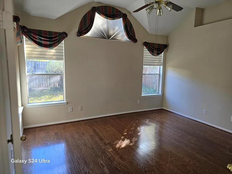 2727 Gregway Ln — Photo 4