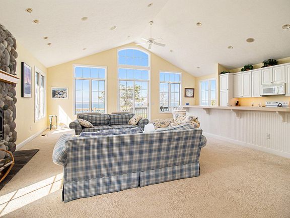 4th image of 1747 S Shoreview Ct