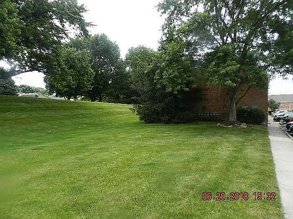 2nd image of 121 W Ticonderoga Dr #8-J