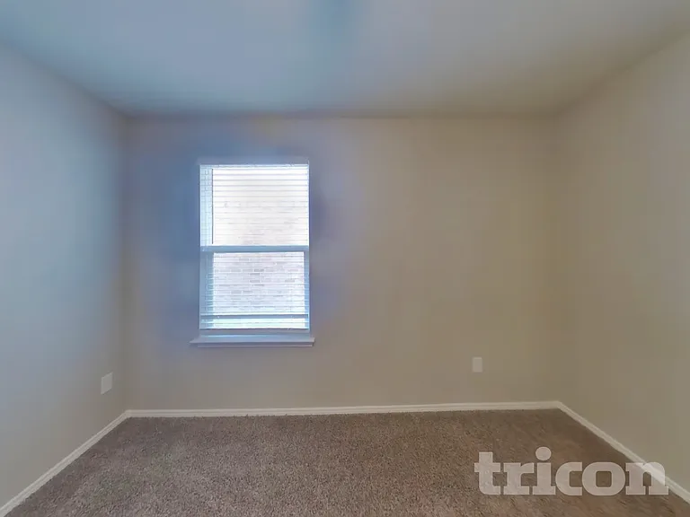 1023 Spofford Dr — Photo 10