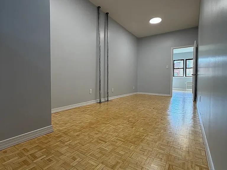 616 Manhattan Ave #3R — Photo 4