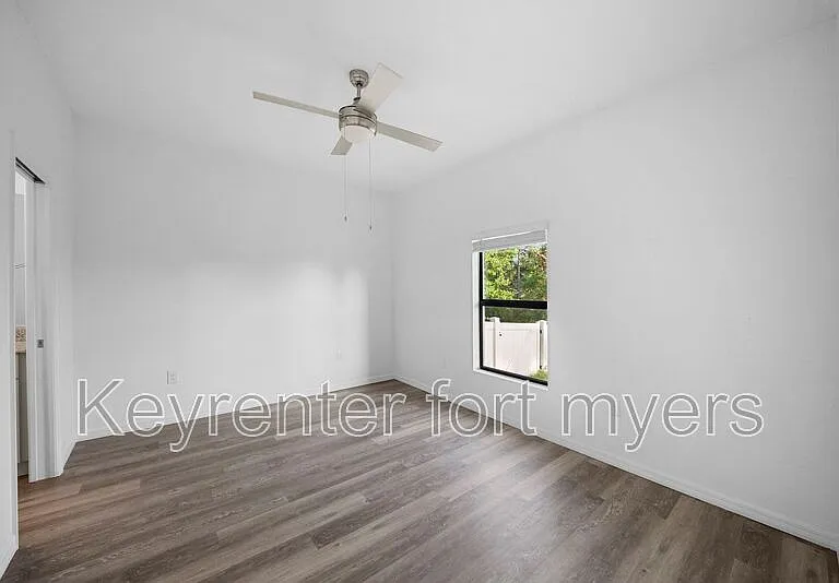 26483 Sandhill Blvd — Photo 16