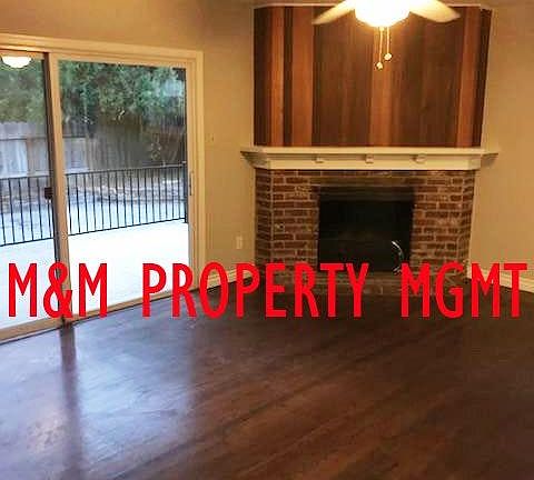 3936 Floral Living room with fireplace
