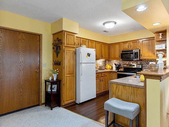 4th image of 407 SE Delaware Ave Unit 303