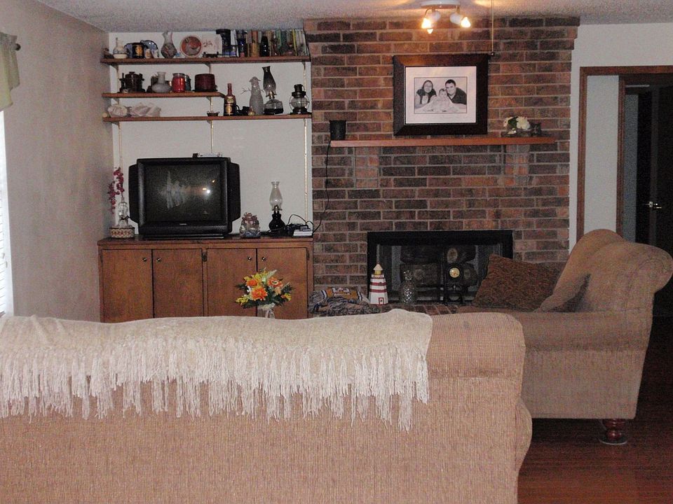 2nd image of 1505 E Hanson Cir