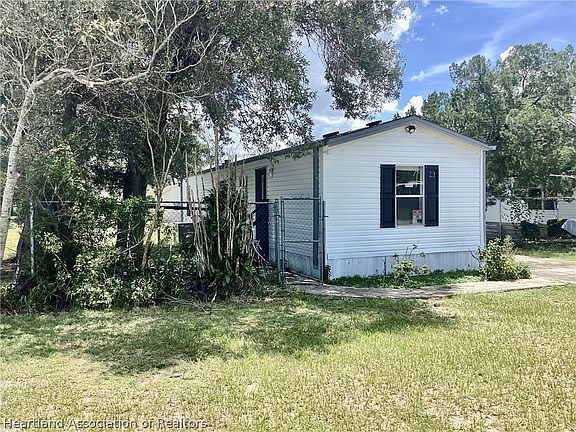 2nd image of 4717 Mundell Ave