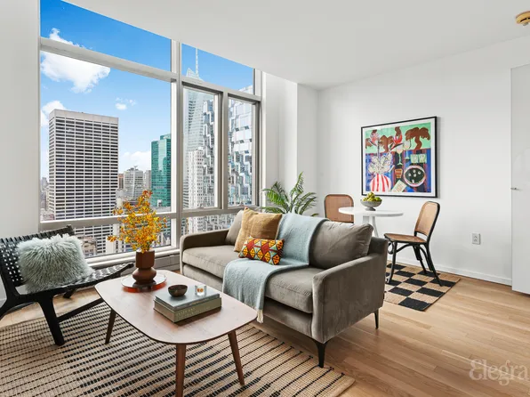 18 West 48th Street PHD image 2 of 34