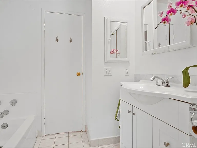 1735 N Fuller Ave #224 — Photo 6