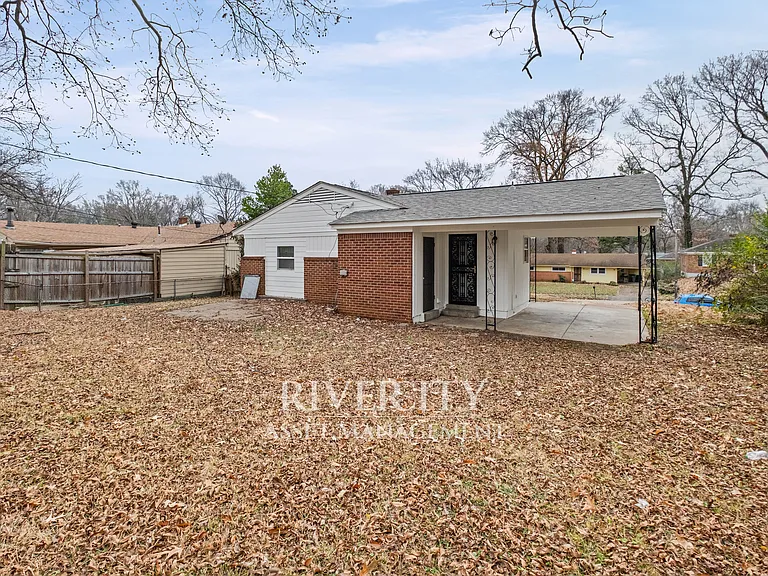 1694 Claire Dr — Photo 5
