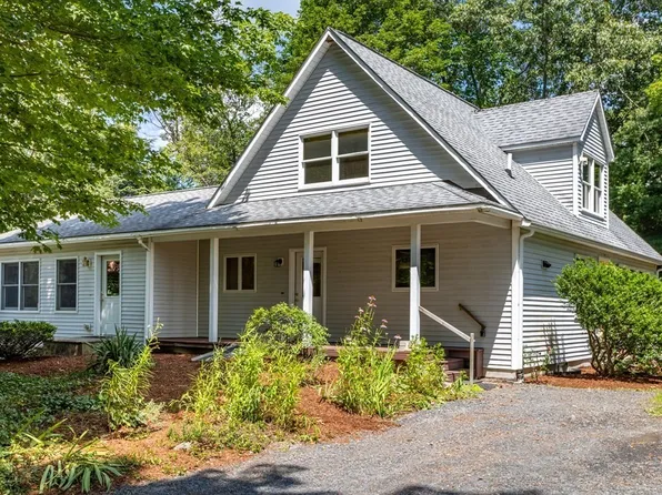 14 Maple St, Stow, MA 01775