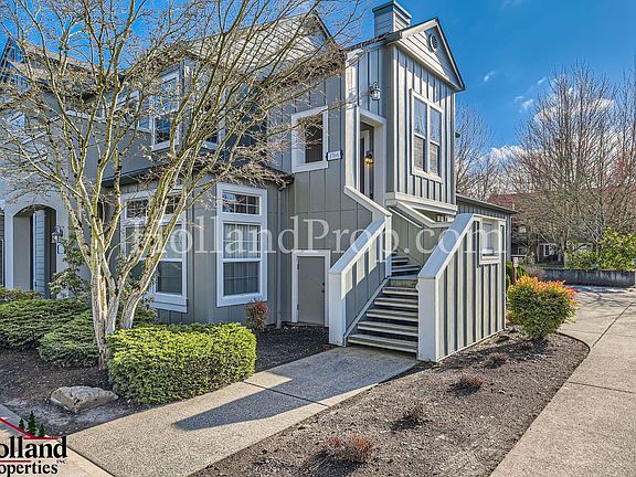 3rd image of 1766 NE Ashberry Dr