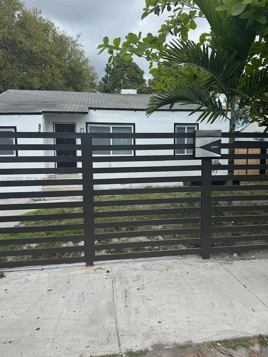 Building Photo - 833 NW 75th St