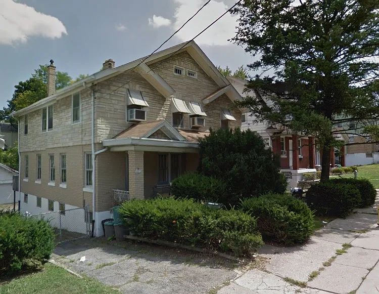 Large Apartment In Price Hill — Photo 1