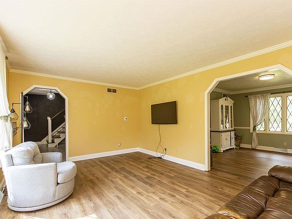 4th image of 16556 Fox Cross Dr