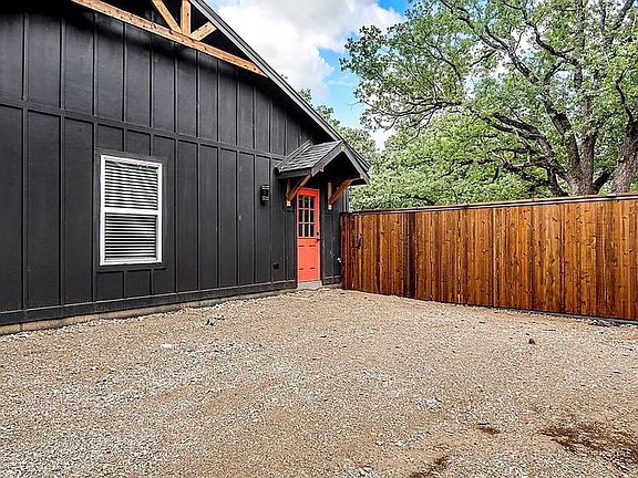 3rd image of 90 Live Oak St