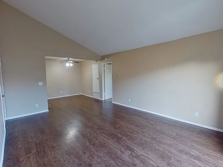 401 Beach Blvd - El Pueblo Apartments — Photo 35