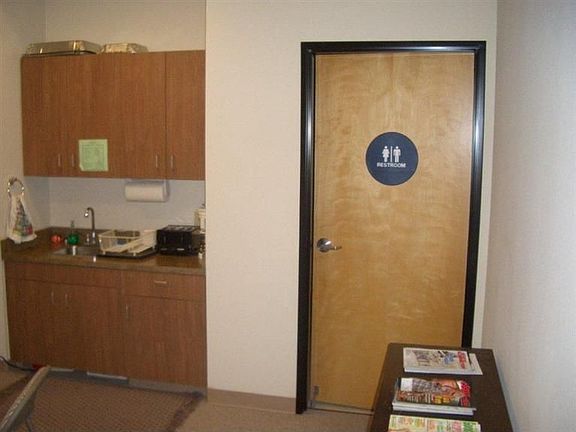 3rd image of 2227 N Macarthur Dr