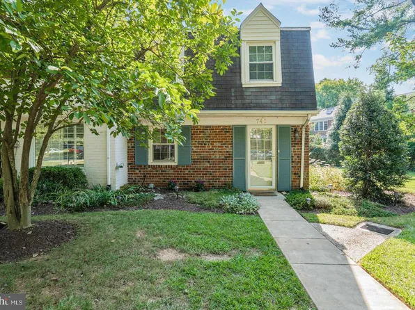 741 Azalea Dr #36, Rockville, MD 20850