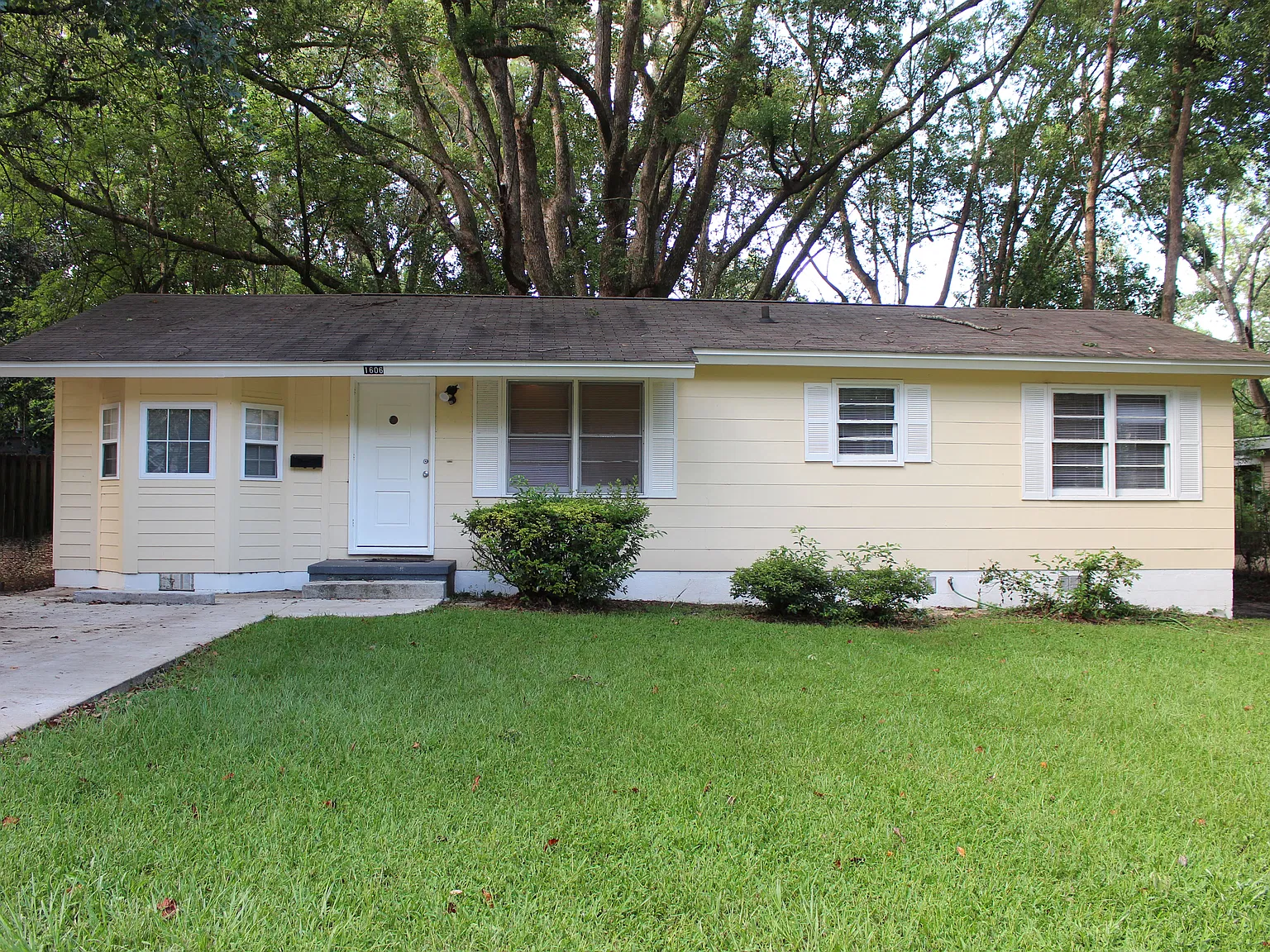 4 bed, 1800 sqft, $2,420 — Photo 1