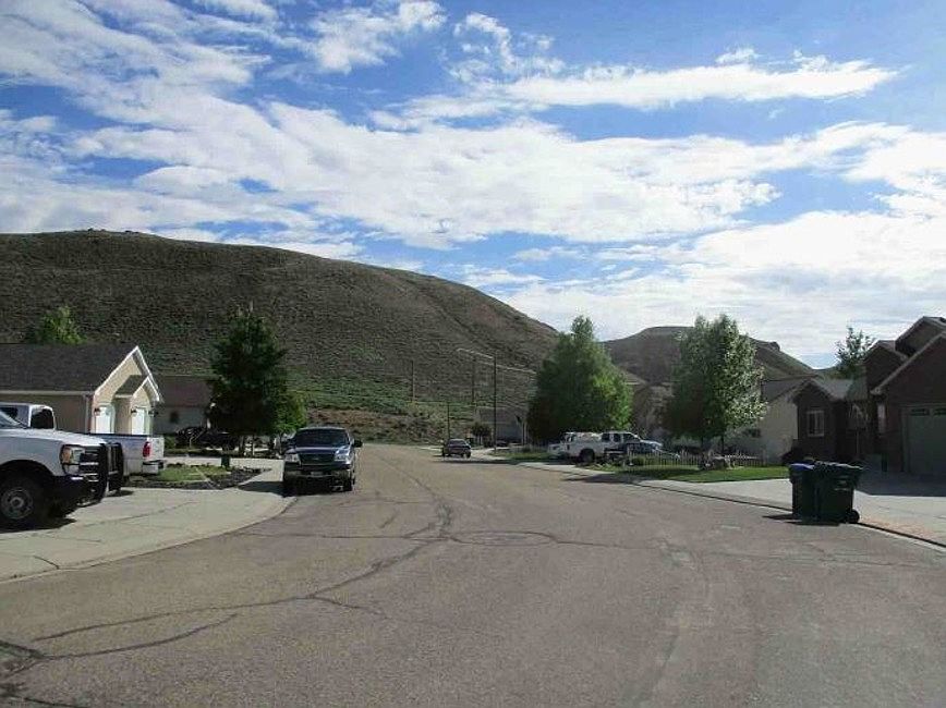 Exterior Neighborhood (street photo)