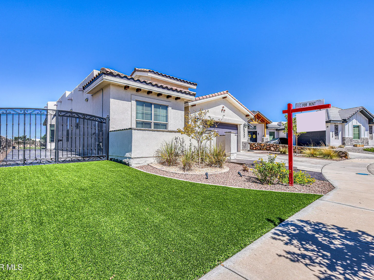 4 bed, 2.5 bath, 2132 sqft, $4,300 — Photo 4