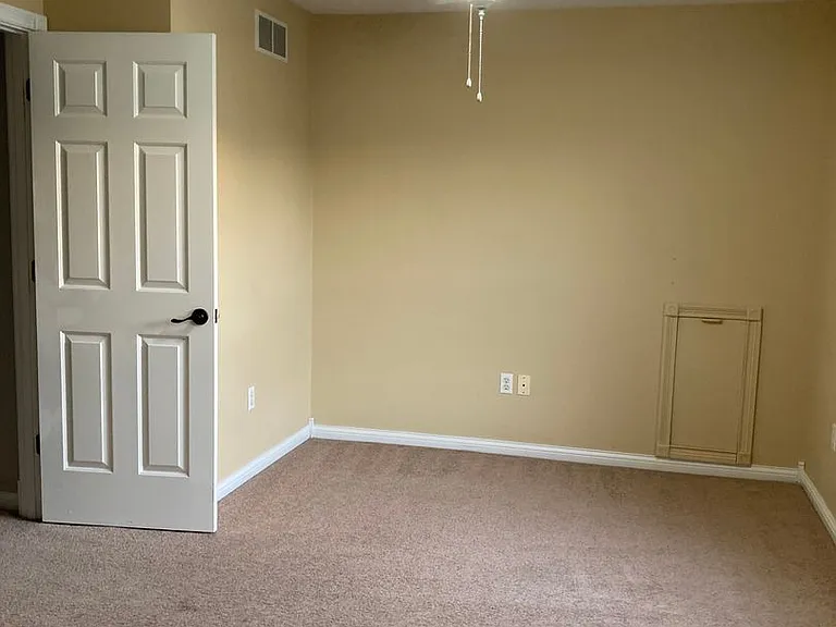 121 Chevy Chase Pl — Photo 28