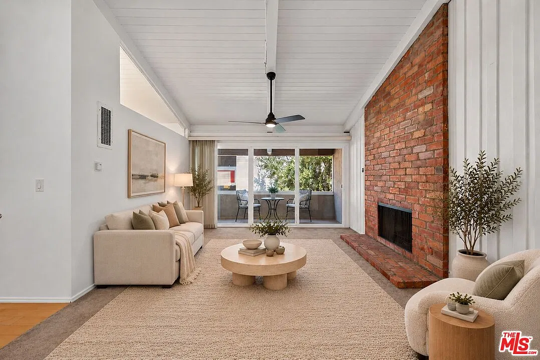 2 bed, 2.0 bath, 885 sqft, $3,395 — Photo 3