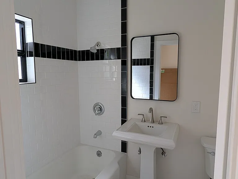 1323 1st St #1 — Photo 10