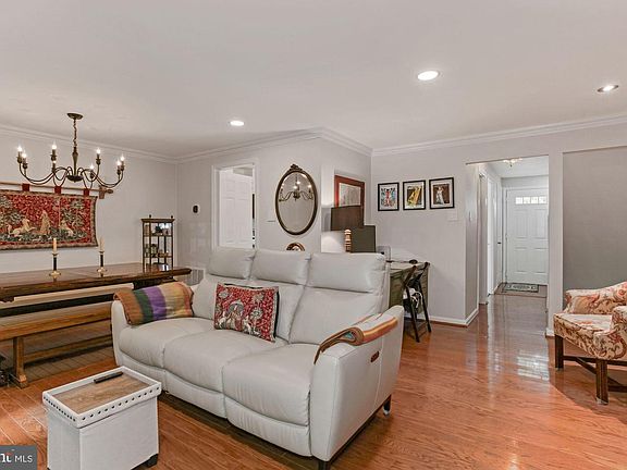 4th image of 6521 Coachleigh Way