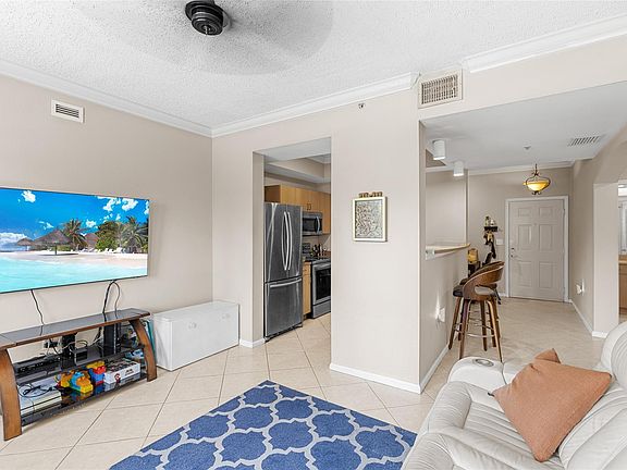 2nd image of 533 NE 3rd Avenue #243