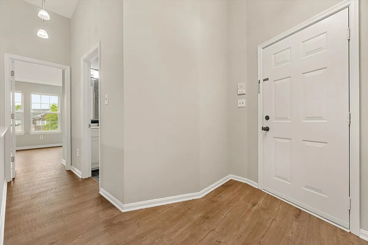 2 bed, 1160 sqft, $2,100 — Photo 3
