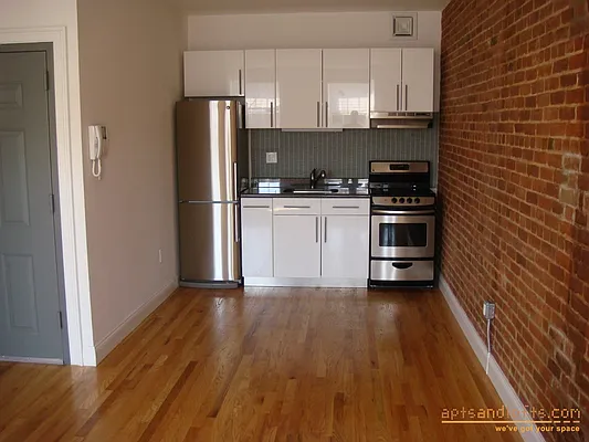 Rented by aptsandlofts.com | media 12