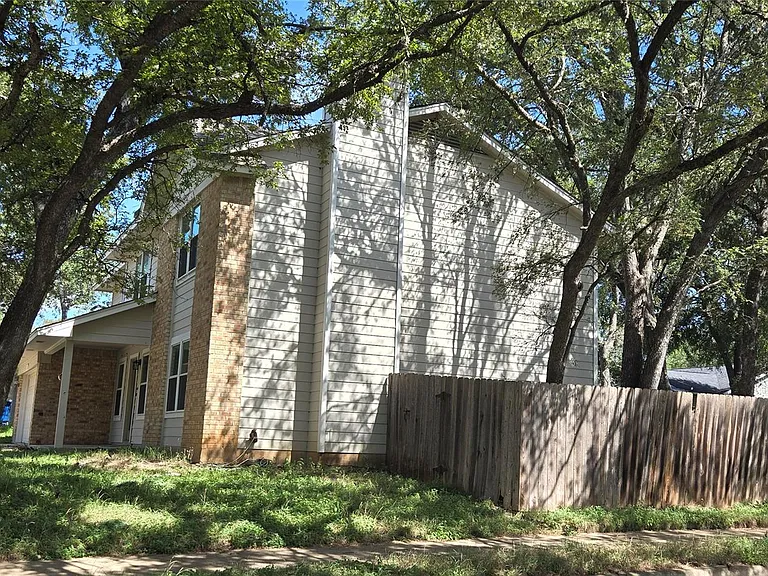 2800 Norfolk Dr — Photo 2