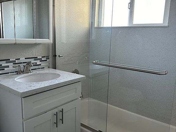 5th image of 3047 Alma St