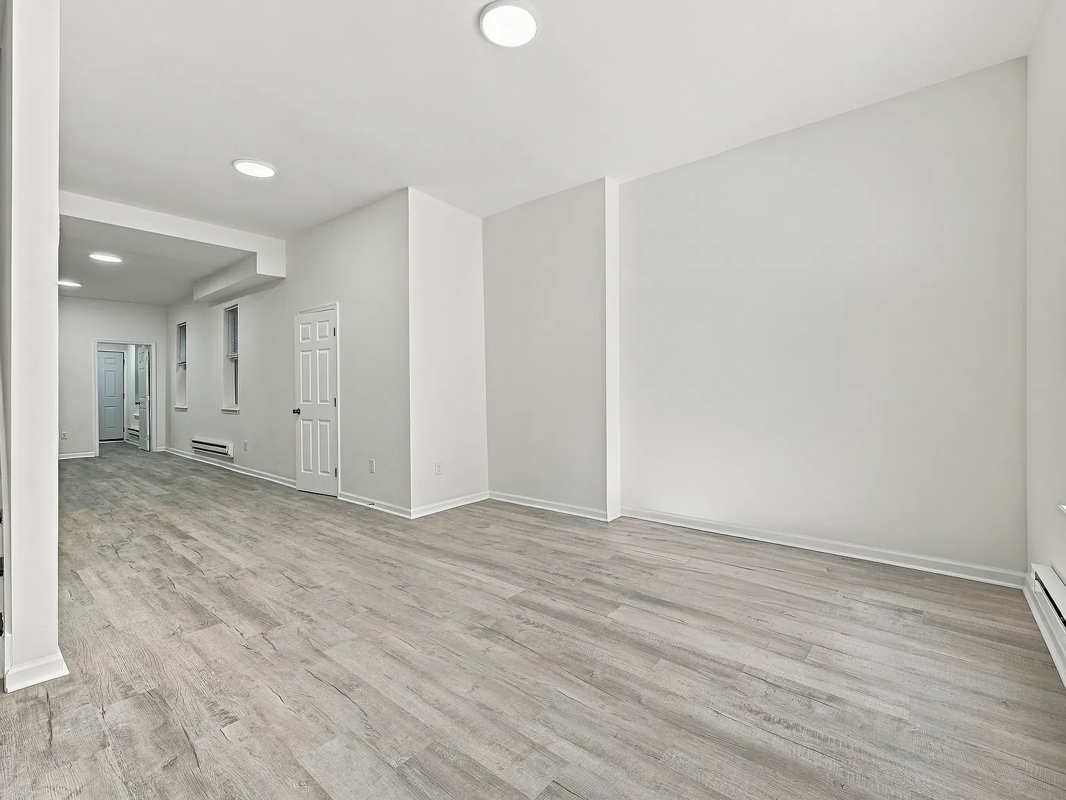 7 bed, 2.5 bath, 2067 sqft, $2,950 — Photo 2