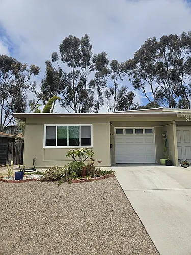 744 Foxglove St Photo 1