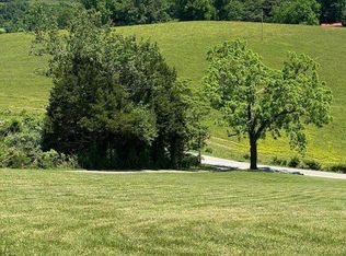 9 S Chapman Rd, La Follette, TN 37766