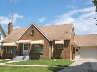 214 3rd St SE, Hampton, IA 50441