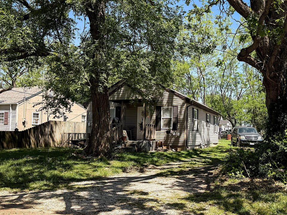 2nd image of 2403 W Lynn Street