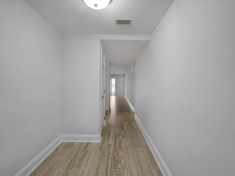 324 Village Dr #B — Photo 6