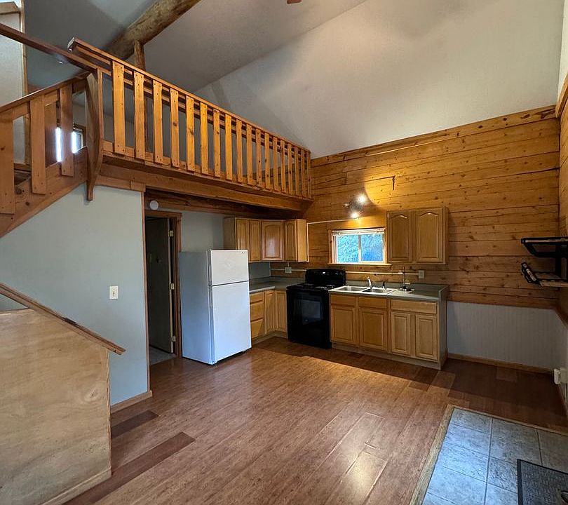 1st image of 915 Graham Ln