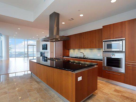 5th image of 2727 Kirby Dr APT 8E