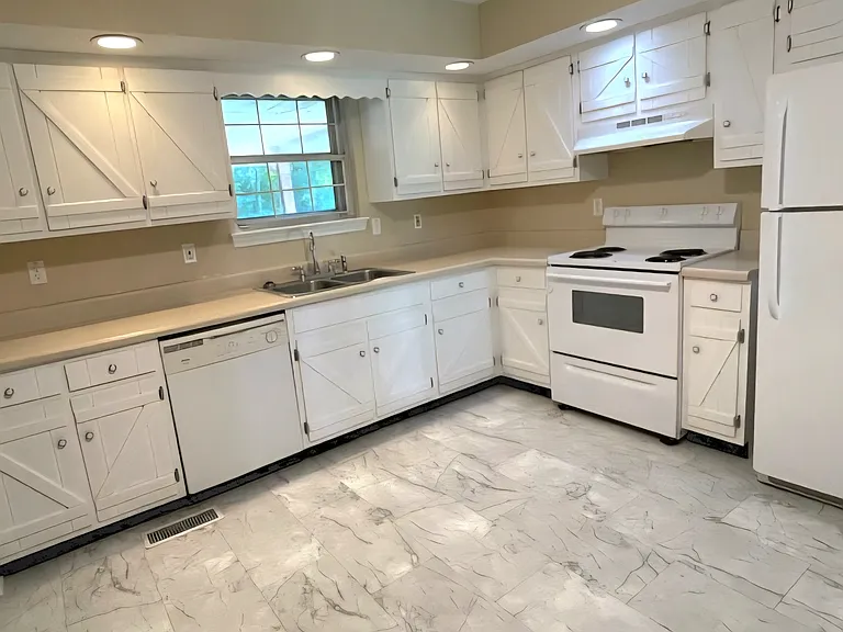 322 Shady Crest Dr — Photo 8