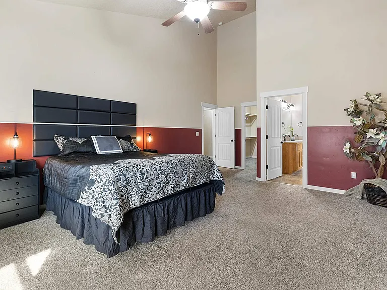 12805 W Berghan St — Photo 19