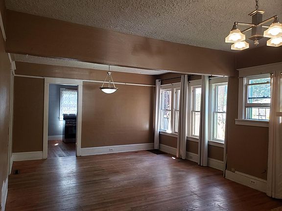3rd image of 115 W 32nd St