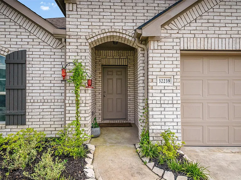 32239 Cedar Crest Dr — Photo 3