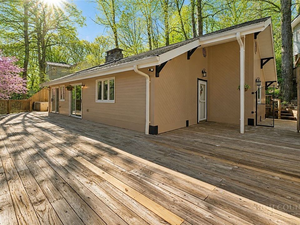 1st image of 1300 Laurel Lane