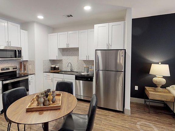 2nd image of 1101 E 5th St #1405