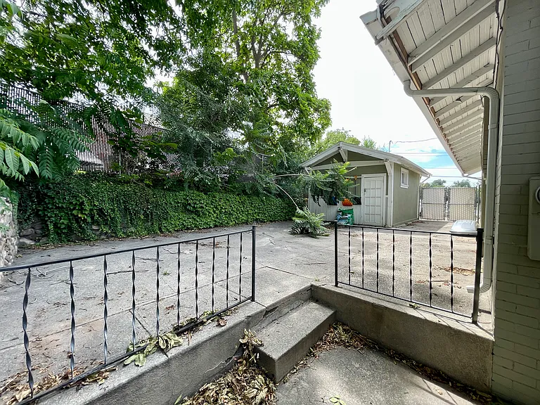 502 N 200 W — Photo 20