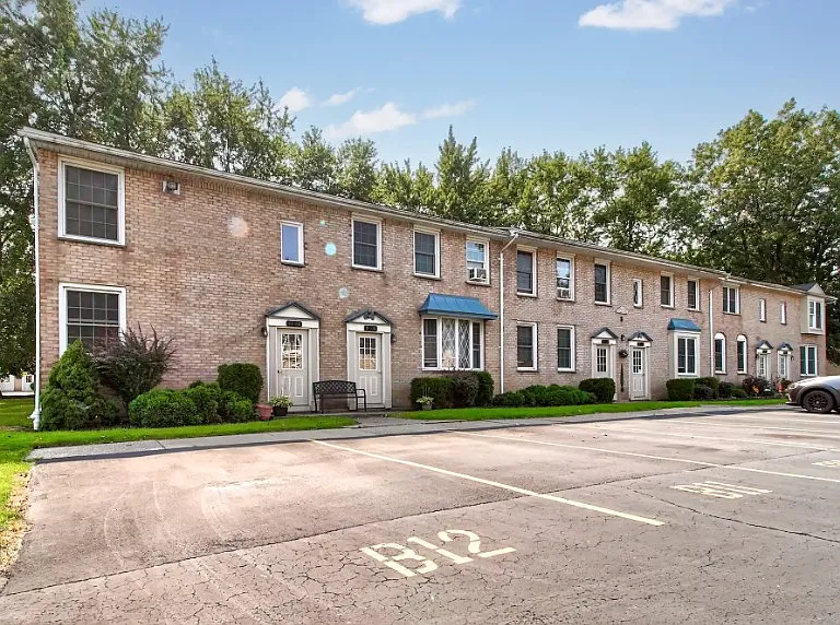 Beechwood Manor Apartments — Photo 20